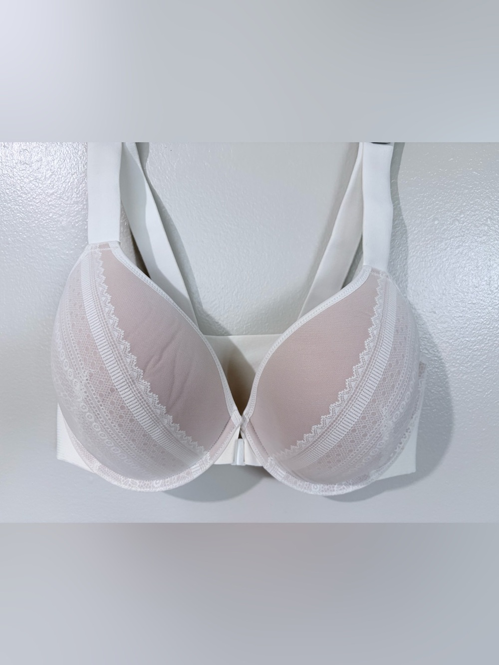 SPANX Front-Close Lace Overlay Bra 36D  White